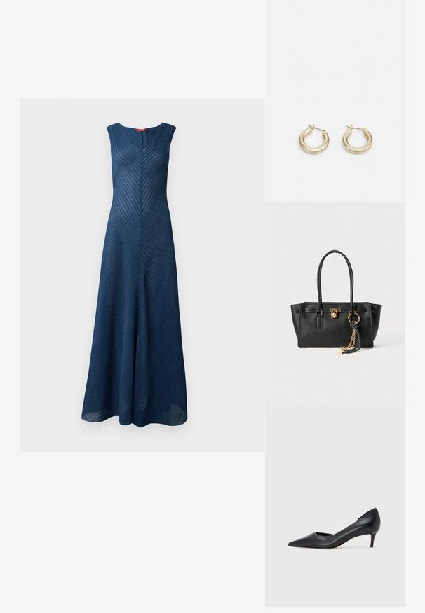 Langes, ärmelloses dunkelblaues Kleid mit einem strukturierten, vertikalen Streifenmuster und einem V-Ausschnitt, das eine taillierte Passform hat und am Saum ausgestellt ist.; Schwarzer Pumps aus Leder mit spitzer Zehenpartie und niedrigem Absatz. Verfügt über eine glatte Textur und dezenten Glanz. Vordere Öffnung für ein zusätzliches Detail.; Schwarze Lederhandtasche mit doppelten Griffen, goldfarbener Verschluss- und Kettendetails sowie einem schwarz-weißen Quastenaccessoire vor weißem Hintergrund.; Lauren Ralph Lauren BASIC SMALL HOOP - Ohrringe - gold-coloured