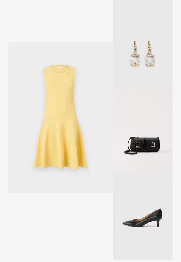 Geltonas be rankovių suknelė su išplatintu sijonu, su įspaustu raštu, su banguotu apykakle ir apdaila, bei akytomis detalėmis per liemenį.; Juodos odinės aukštakulnės bateliai su smailiu nosiu, žemu kulnu ir lygiu paviršiumi. Priekyje yra nedidelis atvirumas, o gale minimalus apdaila.; Juodas odinis per petį nešiojamas krepšys su dviem priekiniais kišenėmis, auksiniais sagtimis, užtrauktuko uždarymu ir siauromis petnešomis. Textūruota paviršius ir kompaktiškas stačiakampis formatas.; Auksinės spalvos auskarai, kuriuose yra stačiakampis, skaidrus kristalas, kabantis po eile mažų, apvalių skaidrių akcentų. Šiuolaikiškas, modernus dizainas.