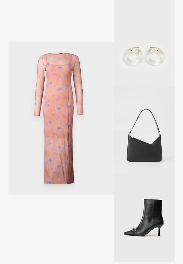 Lang, tettsittende kjole laget av myk, gjennomsiktig stoff i ferskenfarge, prydet med et diskret blått abstrakt mønster, med lange ermer og firkantet utringning.; Sorte lær ankle boot med spiss tå, slank mid-høyde hæl og sølvspenne på siden mot en enkel bakgrunn.; Svart lærveske med trekantet form, en slank stropp og sølvfarget detaljer. Har glidelåslukking og preget logo på forsiden.; Klare akrylringer med gullfarget metalldetaljer og en polert finish. Har en jevn, sirkulær design.
