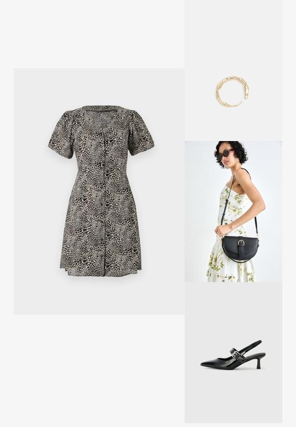 Obleka z leopardskim potiskom z kratkimi napihnjenimi rokavi, V-izrezom in sprednjim zapiranjem na gumbe. Narejena iz lahkega blaga, z razširjenim krilom.; Črne patent usnjene slingback pete s koničastim nosom in majhnim blok peto, ki vključujejo srebrno zaponko na traku.; Črna usnjena torbica s ukrivljeno obliko, z odstranljivo naramnico in zlatimi dodatki. Torbica ima pokrov s podrobnostmi v obliki zaponke.; Zlati prstan s organskim, zvitim dizajnom, gladko površino in taperiranimi konci, ki ustvarja modernega, skulpturalnega videza.