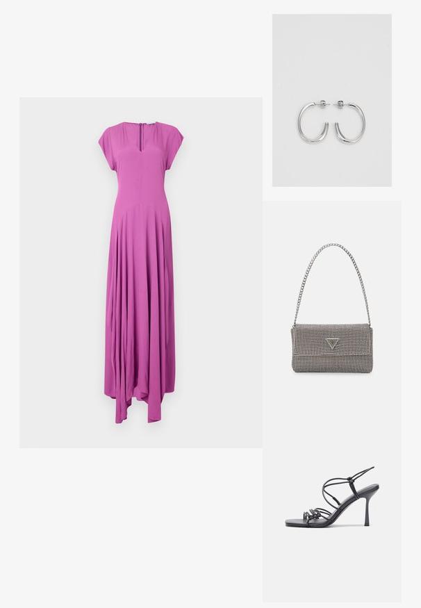 Vestido longo sem mangas em rosa vibrante. Feito de tecido macio com um corte relaxado, apresenta um decote em V e uma saia fluida e plissada.; As sandálias de salto alto pretas apresentam tiras finas com um design em nó, uma biqueira quadrada lisa e um elegante salto agulha.; Bolsa metálica cinza claro com uma alça de corrente, adornada com pequenos rebites metálicos circulares e um logótipo triangular da marca.; Brincos de argola prateados com um acabamento suave e brilhante. Forma arredondada, design leve, com fecho de pino.
