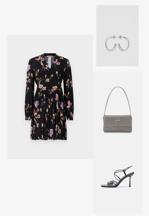 Vestito nero con scollo a V, maniche lunghe e motivi floreali in rosa, viola e giallo. Presenta una chiusura a bottoni e una gonna arricciata.; Sandali neri con tacco alto presentano sottili cinturini con design annodato, una punta quadrata liscia e un elegante tacco a spillo.; Borsa a mano metallica grigia chiara con tracolla a catena, impreziosita da piccoli chiodi metallici circolari e da un logo triangolare del marchio.; Orecchini a cerchio in argento con una finitura liscia e lucente. Forma arrotondata, design leggero, con chiusura a perno.