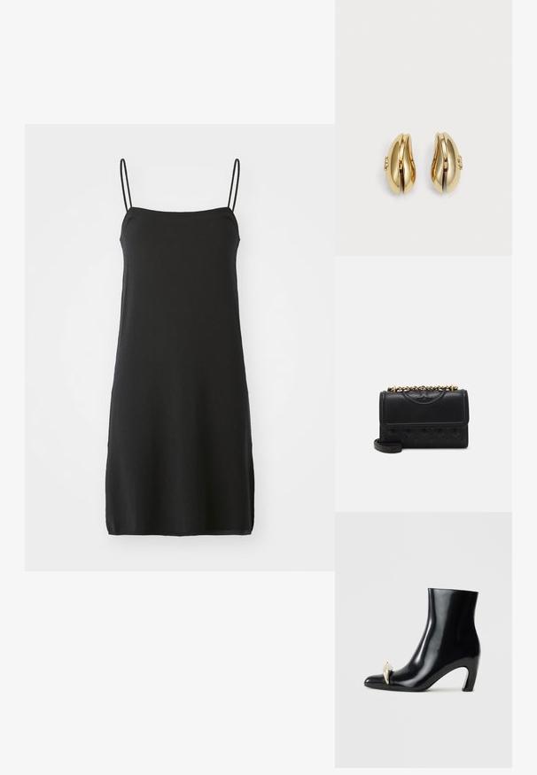 Svart ärmlös klänning med tunna axelband, tillverkad av mjukt tyg. Rakt snitt, knälång design, har en enkel, enfärgad stil utan mönster.; Svarta ankelstövlar i glänsande läder, med spetsig tå och en dekorativ guld- och silverdetalj framtill. Blockklackdesign.; Svart läderhandväska med ett quiltat mönster. Har ett guldfärgat kedjehandtag och flap stängning, med en logotyp präglad på framsidan.; Guldtonade örhängen med en flödig, böjd design. Varje örhänge har en slät yta och en liten låsning med en dekorativ detalj.