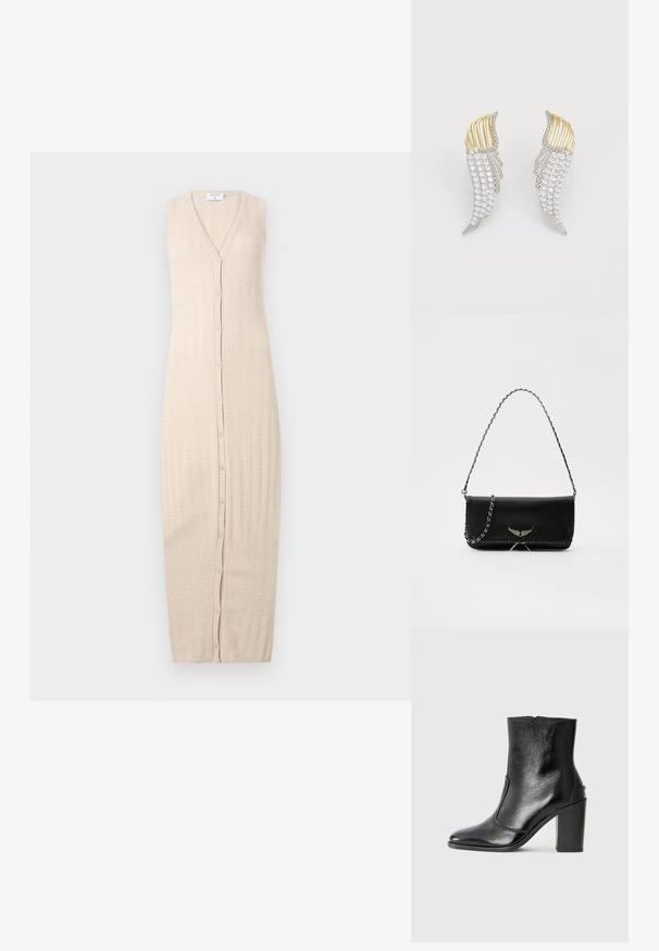 Robe en tricot beige avec un décolleté en V, sans manches et un devant à boutons. Le tissu a un motif texturé et une silhouette longueur sol.; Bottine en cuir noir, avec une texture lisse, un bout pointu et un talon chunky haut. Présente une ouverture sur le côté et un design minimaliste.; Sac à main en cuir noir avec une bandoulière en chaîne argentée, présentant des accents décoratifs en forme d'ailes et des coutures blanches le long de la couture inférieure.; Deux boucles d'oreilles en forme d'aile, en métal argenté avec des strass ronds taillés clairs et des accents en métal doré dans un design superposé.