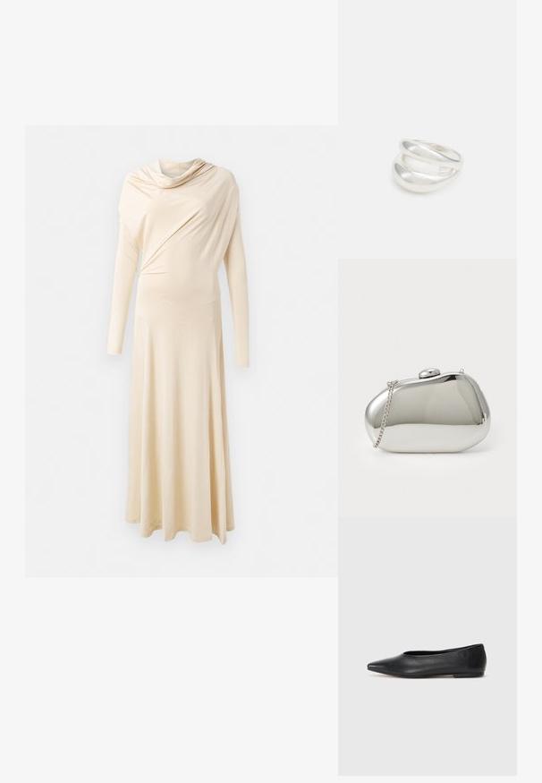 Ilga rankovė, smėlio spalvos suknelė, pagaminta iš minkštos, drapiruotos medžiagos. Savybė - apykaklė ir laisva siluetas, kuris nusileidžia iki grindų.; Juodas odinis baleto batas, su smailiu pirštu, minimalistinio dizaino, lygiu paviršiumi, žemo profilio kulnu, be matomos aparatūros ar papuošimų.; Sidabrinė metalinė rankinė su apvalia, lygia forma. Yra užsegimo sistema ir nuimama grandinėlė. Atsispindintis paviršius be raštų.; Sidabrinis dvigubas žiedas su lygiu, poliruotu paviršiumi. Pasižymi sklandžiu, kreiptu dizainu su persipinančiomis dalimis, suteikiančiomis modernų išvaizdą.