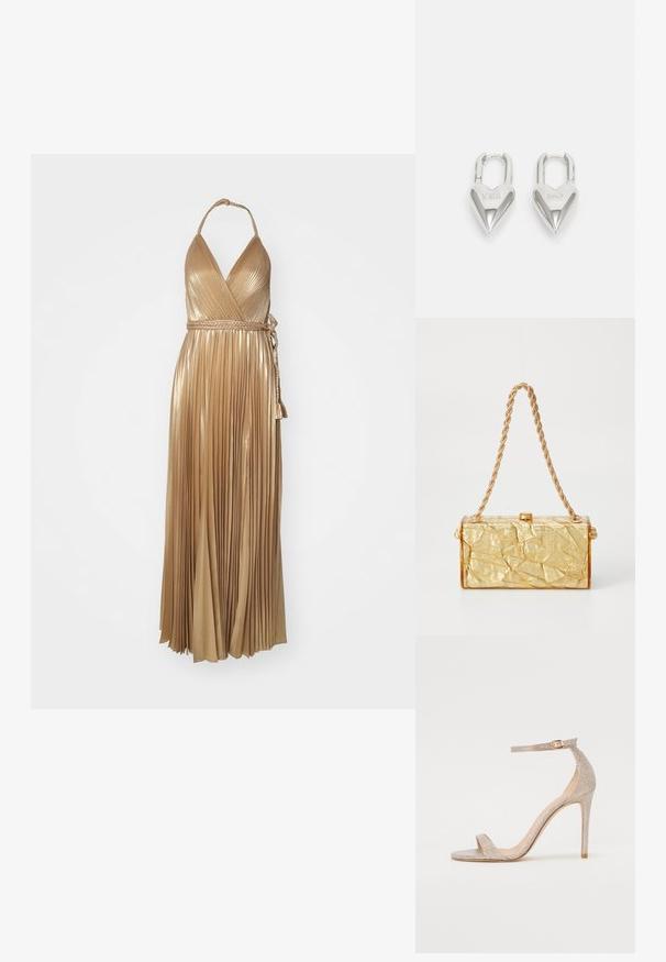 Alice + Olivia TRESA DRESS SLIT - Iltapuku - gold; Korkokenkä metallisessa ruusukullassa, jossa on teksturoitu yläosa, avoin kärki ja nilkkaremmissä kullanvärinen solkiyksityiskohta.; Kullanım sırasında büzülmüş dokuya sahip altın rengi, dikdörtgen şekilli çanta, üst kısmında zincir askısı ve menteşe kapanışıyla dikkat çekiyor. Pürüzsüz, parlak bir yüzey.; Hopeakuvioiset sydämen muotoiset rakkaussulkeet, joissa on kaiverrettu "KYLLÄ" ja "EI" -tekstit, kiiltävä pinta, symmetrinen muotoilu ja kestävä metalliovi.