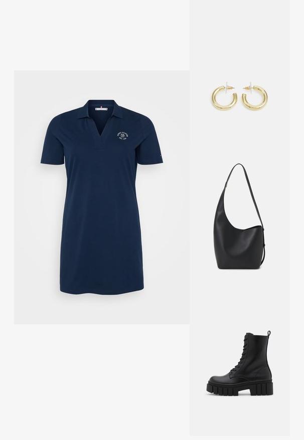 Tamsiai mėlynas polo suknelė trumpomis rankovėmis, V formos iškirpte ir siuvinėtu logotipu. Sklandus audinys, virš kelių ilgio, klasikinio dizaino.; Juodos odinės kulkšnės botai su masyviu, dantytu padu, raištelių užsegimu priekyje ir kilpeliu ant sklandaus balto fono.; Juodas odinis hobo maišas su lygiu paviršiumi, kreipta forma ir viena reguliuojama rankena; turi platų atidarymą viršuje.; Aukso auskarai su lygiu, blizgiu paviršiumi. Apvalus dizainas su maža užrakto dalimi ir skaidria atrama saugiam nešiojimui.