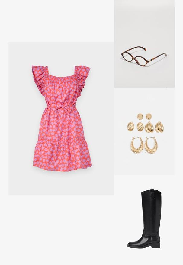 Roza cvjetna haljina s volančićima na rukavima, elastičnim pojasom, raširenom suknjom i detaljem za vezivanje u struku. Ima uzorak s daisy cvjetovima.; Crne čizme do koljena napravljene od glatkog sintetičkog materijala. Imaju zaobljen vrh, nisku blok petu i vertikalne šavove.; Načini naočala od žirafa u ovalnom okviru, prozirnim staklima i zlatnim akcentima. Ima zakrivljene noge i glatku, sjajnu završnu obradu.; Zlatni naušnice set koji se sastoji od tri para: teksturirane ovalne naušnice na zakovicu, naušnice valovitog dizajna i velike naušnice u obliku obruča s slojevitim izrezima.