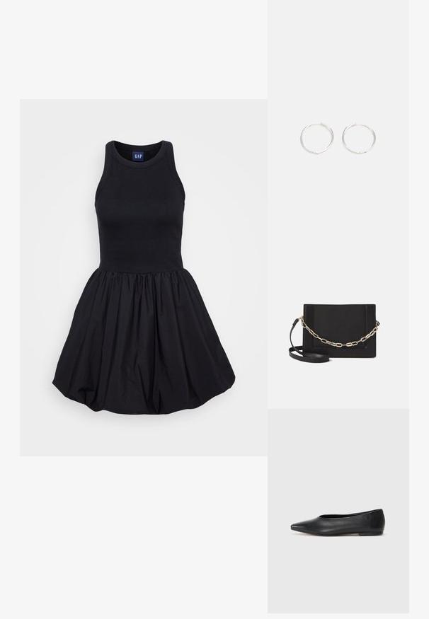 Musta olkaimeton mekko, jossa on tiukka ribbikuvioinen yläosa ja levenevä, poimutettu hame, valmistettu kevyestä kankaasta. Yksinkertainen ja monipuolinen muotoilu.; Musta nahkainen ballerinatyyppinen kenkä, terävä kärki, minimalinen muotoilu, sileä pinta, matala korko, ei näkyvää metalliosaa tai koristeita.; Musta nahkainen olkalaukku, jossa on sileä pinta, suorakulmainen muoto ja metalliketju yksityiskohtana edessä. Mukana säädettävä hihna.; Hopea rengas korvakorut, joissa on tyylikäs, pyöreä muotoilu, tasainen pinta ja ilman näkyviä koristeita. Halkaisija ei ole määritelty.
