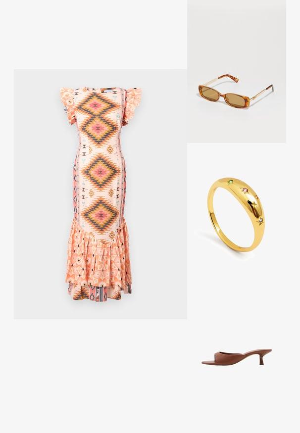 MIDI haljina s uzorkom u pastelno ružičastoj boji sa volanima na kratkim rukavima, dijamantnim dizajnom u narančastoj i plavoj boji, te raširenim volanima na rubu.; Smeđe sandale s otvorenom nožnom prstom i potpeticom, s glatkom, mat završnom obradom, koje imaju zakrivljen dizajn i prozirnu, suženu potpeticu.; Smeđe kornjačaste sunčane naočale s pravokutnim okvirima, zlatnim metalnim rukama i svijetlosmešnim staklima. Modernog dizajna, bez vidljivih logotipa.; Zlatni prsten s glatkim, zaobljenim remenom koji sadrži pet zvjezdanih akcenta, od kojih je svaki ukrašen obojenim dragim kamenjem u ružičastoj, zelenoj i plavoj boji.