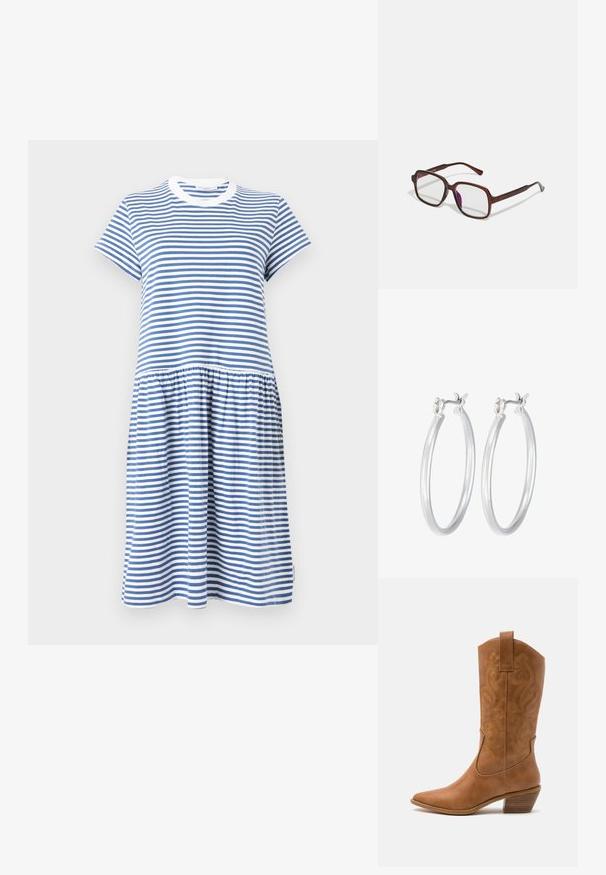 Pruhované šaty v modré a bílé barvě, vyrobené z jemné bavlny, s kulatým výstřihem, krátkými rukávy a řasenou sukní.; Hnědé kožené kovbojské boty s špičatou špičkou, vyšívanými spirálovými vzory na štítech a s blokovým podpatkem. Obsahují poutko pro snadné obouvání.; Hnědé, obdélníkové brýle s průhlednými skly a fialovými odstíny. Hladký plastový rám s rovnými nohami a jemnými akcenty.; Stříbrné kruhové náušnice s hladkým, lesklým povrchem. Kulatý tvar a bezpečné zapínání na klip. Lehký design vhodný pro každodenní nošení.
