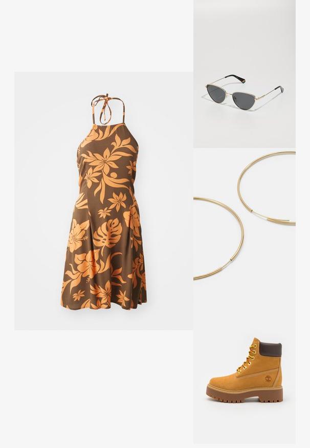 Brązowa sukienka na ramiączkach z pomarańczowym kwiatowym wzorem, do kolan, z dopasowanym topem przechodzącym w rozkloszowaną spódnicę. Miękka tekstura.; Karmelowy wodoodporny but za kostkę z solidną gumową podeszwą, okrągłym noskiem, brązowym skórzanym kołnierzem, żółtymi sznurówkami i logo po boku.; Złote okulary przeciwsłoneczne w metalowej oprawie z ciemnymi soczewkami, w kształcie kociego oka, z czarnymi zausznikami ozdobionymi tęczowym akcentem z jednej strony.; Złote kolczyki w kształcie cienkich okrągłych obręczy, o gładkim metalicznym wykończeniu, bez zdobień czy wzorów.