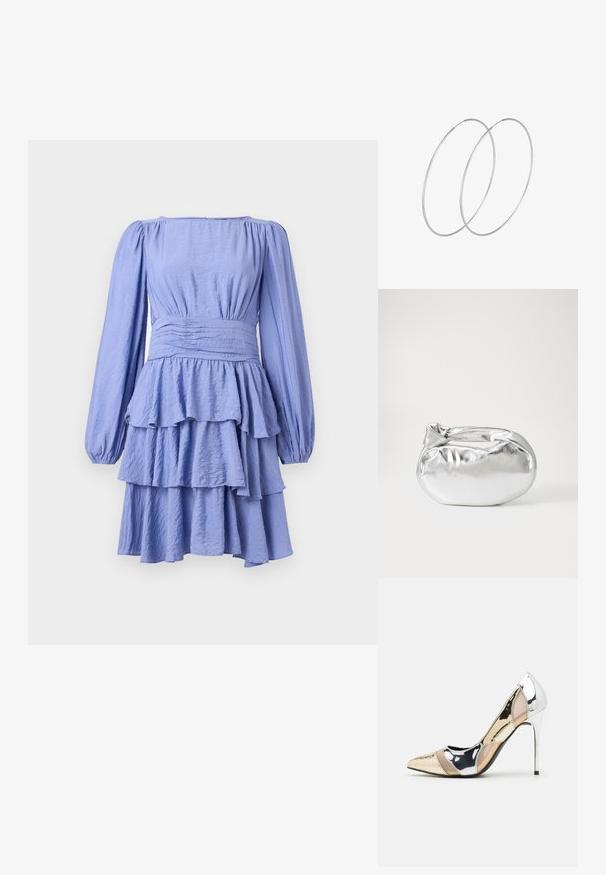 Lilac kleita ar garām pūkām piedurknēm, sakrustotu bodi un kārtainu volānu svārku. Izgatavota no viegla auduma ar teksturētu apdari.; Apspīlēta augstpapēžu kurpe ar zeltītu, sudrabi un neitrālu krāsu kombināciju. Spīguļojoša virsma ar izgriezuma dizainu, aprīkota ar stiletto papēdi.; Sudraba metāliska poga somiņa ar mīkstu, noapaļotu formu un mezgla augšējo aizdari. Izgatavota no gludas mākslīgās ādas materiāla.; Sudraba gredzenveida auskari ar minimālistisku dizainu. Cirkulāra forma, gluda tekstūra un plāns profils. Vieglu svaru ar spīdīgu apdari.