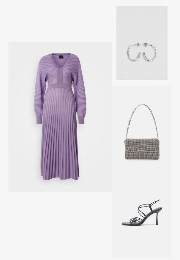 Alyvinė šonkaulinė megzta suknelė su V formos dekolte, ilgomis burbulinėmis rankovėmis, aptemptu liemeniu ir platėjančia sijono forma su vertikaliomis raukšlėmis.; Juodos aukštakulnės sandalai pasižymi plonyčiais dirželiais su mazgo dizainu, lygiu kvadratiniu pirštu ir elegantišku stiletto kulnu.; Šviesiai pilka metalinė rankinė su grandinėlės dirželiu, papuošta mažais apvaliais metaliniais smeigėmis ir trikampiu prekės ženklu.; Sidabrinės auskarai žiedai su lygiu, blizgiu paviršiumi. Suapvalinta forma, lengvas dizainas, su uždarymu ant smeigtuko.