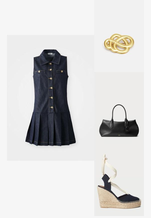 Sukienka dżinsowa z kołnierzykiem, bez rękawów, z przodu na złote guziki, dwie kieszenie na piersi oraz plisowanym dołem w ciemnoniebieskim kolorze.; Granatowe sandały na koturnie z płóciennym wierzchem, z plecioną podeszwą z juty i kremowymi wstążkami wiązanymi wokół kostki. Zapięty tył i okrągły czubek.; Czarna skórzana torebka o gładkiej fakturze, zaokrąglonym kształcie, z dwoma uchwytami i małą metką przymocowaną do niej. Subtelne logo marki w złotym kolorze z przodu.; Brożka w odcieniu złotym z knotowym wzorem, posiadająca gładkie, zaokrąglone linie oraz misterny kształt, odzwierciedlająca wypolerowaną powierzchnię.