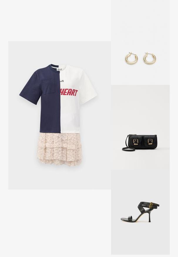 Polovica mornarsko modra, polovica bela bombažna majica z oblogo, izvezena "SRCE" v rdeči barvi, plasten krilo iz lahkega bež materiala.; Črne sandale na peto z križnimi trakovi in prilagodljivo zaponko. Imajo gladko teksturo in zožen peto.; Črna usnjena torbica čez ramo z dvema sprednjima žepoma, zlatimi zaponkami, zadrgo in ozkim pasom. Tekstura površine je strukturirana, obliko pa ima kompaktno pravokotno.; Lauren Ralph Lauren BASIC SMALL HOOP - Uhani - gold-coloured