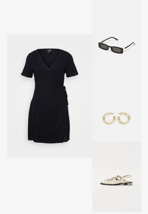 Čierne šaty s krátkymi rukávmi a výstrihom do V. Obsahujú opasok na vlastné viazanie a hladkú textúru látky. Stredná dĺžka.; Sandalové topánky so zapínaním vzadu z bielej kože s viacerými širokými popruhmi a striebornými prackami; plochá podrážka s malým čiernym podpätkom a metalickými akcentmi.; Čierne obdĺžnikové slnečné okuliare s tmavými šošovkami, lesklými plastovými rámami a zlatými akcentmi na spánkoch. Minimalistický dizajn a štíhly tvar.; Zlaté kruhové náušnice s hladkým, lesklým povrchom. Cirkulárny dizajn s malým steblom a jasným záznamom pre bezpečné nosenie.