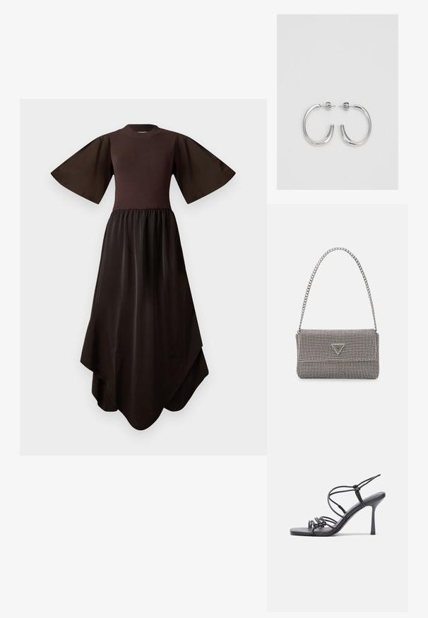 Braunes Kleid mit einem figurbetonten Strickoberteil und schmalen, ausgestellt kurzen Ärmeln, das in einen fließenden, asymmetrischen Satinrock übergeht. Ganze Oberfläche mit glatter Textur.; Schwarze, hochhackige Sandalen mit dünnen Riemen und einem geknoteten Design, einer glatten, rechteckigen Zehenpartie und einem eleganten Stiletto-Absatz.; Hellegraue metallische Handtasche mit einer Kettenriemen, verziert mit kleinen kreisförmigen metallic Nieten und einem dreieckigen Markenlogo.; Silberne Creolen mit einer glatten, glänzenden Oberfläche, einer gebogenen Form und einer Steckverschluss. Minimalistisches Design mit modernem Finish.