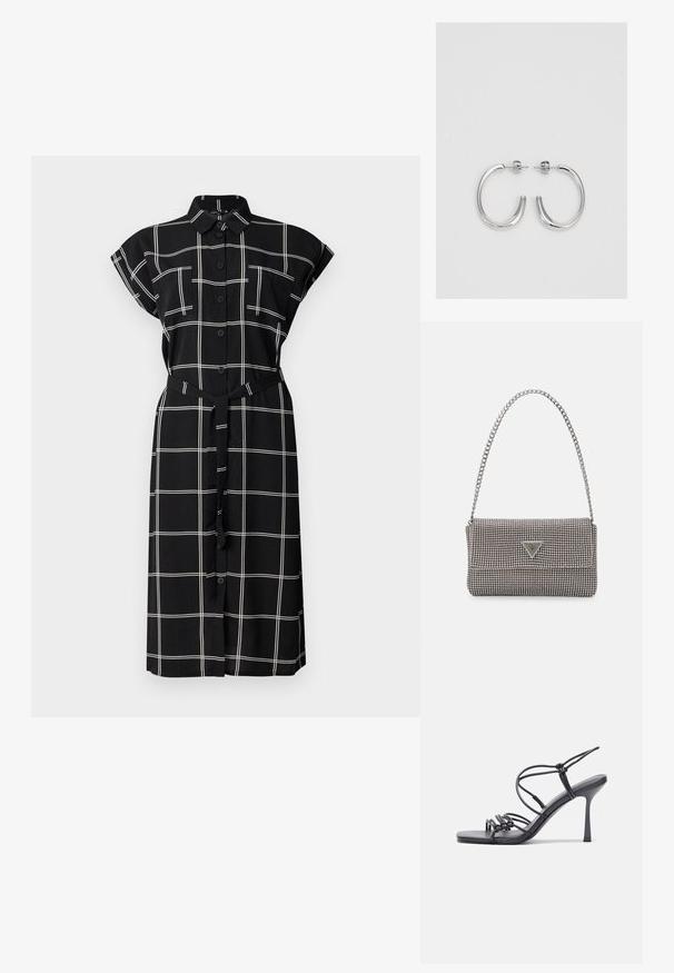 Schwarzes Hemdkleid mit weißem Gittermuster, kurzen umgeschlagenen Ärmeln, zwei Brusttaschen und einem passenden Gürtel in der Taille.; Schwarze, hochhackige Sandalen mit dünnen Riemen und einem geknoteten Design, einer glatten, rechteckigen Zehenpartie und einem eleganten Stiletto-Absatz.; Hellegraue metallische Handtasche mit einer Kettenriemen, verziert mit kleinen kreisförmigen metallic Nieten und einem dreieckigen Markenlogo.; Silberne Creolen mit einer glatten, glänzenden Oberfläche, einer gebogenen Form und einer Steckverschluss. Minimalistisches Design mit modernem Finish.