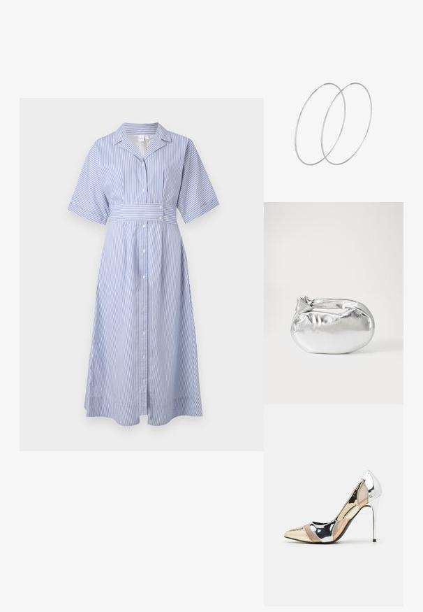 Pruhované šaty ve světle modré a bílé barvě, s límečkem, krátkými rukávy, zapínáním na knoflíky a páskem v oblasti pasu pro tvarování.; Lodička s špičatou špičkou a kombinací stříbrné, zlaté a tělové barvy. Lesklý povrch s vykrojeným designem, s jehlovým podpatkem.; Stříbrná kovová taška s měkkým, zaobleným tvarem a uzávěrem s uzlem. Vyrobena z hladké umělé kůže.; Stříbrné kruhové náušnice s minimalistickým designem. Kruh, hladký povrch a tenký profil. Lehká konstrukce s lesklým povrchem.