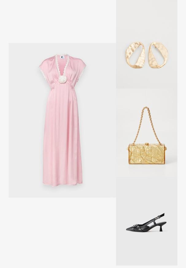 Lång rosa satin-klänning med djup V-ringning, korta ärmar och vågig spetsdetalj, prydd med en blommig accent vid midjan.; Svart lädersko med slingback-design, spetsig tå, dekorativa remmar med metallöglor och en låg klack. Texturerad yta.; Handväska i guld med skrynklig textur och rektangulär form, försedd med en kedjestrap och ett spänne på toppen. Slät, glänsande yta.; Ett par oregelbundna ovalformade örhängen i guldtonad metall med en strukturerad, något hamrad yta på en vit bakgrund.