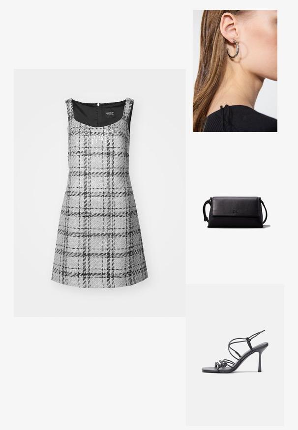 Grå rutig klänning med fyrkantig halsringning, ärmlös design och dragkedja i ryggen. Har ett texturerat tyg med svarta detaljer.; Svarta högklackade sandaler har tunna remmar med en knuten design, en slät fyrkantig tå och en smal stilettklack.; Svart läderklutch med rektangulär form, jämn yta, platt lockstängning och ett litet handtag på sidan. Har en diskret logotyp.; Silverörhänge med polerad yta, med små detaljer i guld och rund form, bärs på loben.