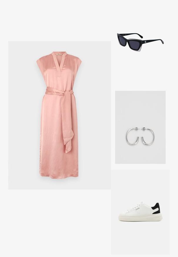 Helles rosa, ärmelloses Kleid aus Satin mit einem Kragen und einem selbstbindenden Gürtel. Hat eine gerade Silhouette und endet unter dem Knie.; Weiße Leder-Sneaker mit einer dicken weißen Sohle, schwarzem Wildlederakzent an der Ferse und geprägtem Logo an der Seite. Schnürdesign mit sechs Ösen.; Schwarze übergroße Sonnenbrille mit geometrischer Form, ausgestattet mit dunklen Gläsern und einem kontrastierenden grauen Detail im Rahmen. Logo am Bügel.; Silberne Creolen mit einer glatten, glänzenden Oberfläche. Abgerundete Form, leichtes Design, mit einer Steckverschluss.