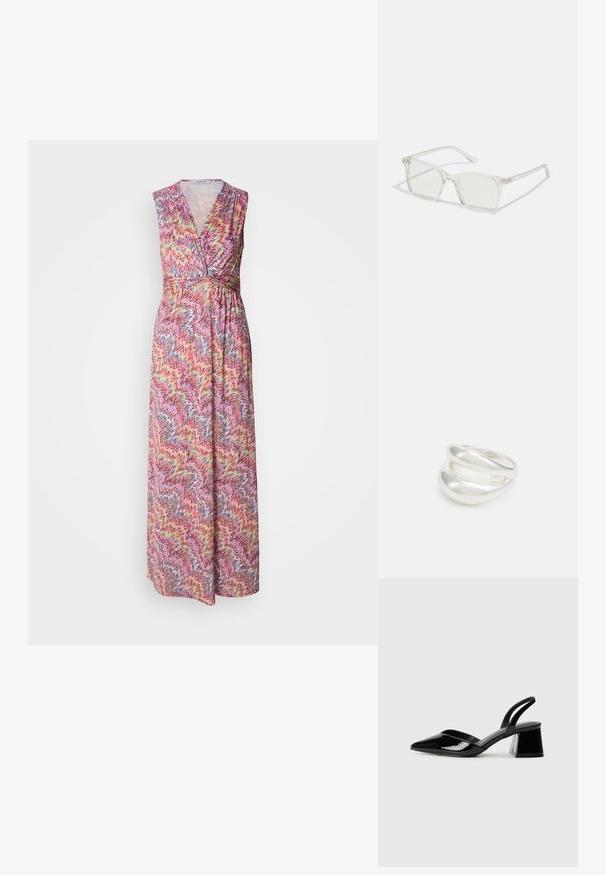 Maksi obleka z V-izrezom, brez rokavov. Narejena iz lahkotnega materiala z barvitim zigzag vzorcem v roza, rumeni in modri barvi.; Črne lakirane slingback pete s koničastim nosom in geometrijsko blokasto peto. Imajo eleganten, minimalističen dizajn in gladko teksturo.; Prozorne kvadratne plastične očala s prozornimi lečami, ki imajo zlato dekoracijo na ročajih za dodaten pridih podrobnosti.; Srebrn dvojni prstan z gladko, polirano površino. Ima tekoč, ukrivljen dizajn z prekrivajočimi se sekcijami za sodoben videz.