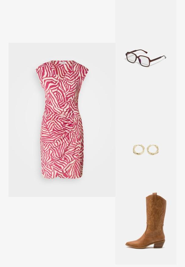 Roze en crèmekleurige zebra print jurk met een wikkelontwerp, korte mouwen en gatherdetails aan de zijkant. Gemaakt van lichtgewicht fabric.; Tan leren cowboylaars met puntige neus, geborduurde spiraalpatronen op de schacht en een gestapelde blokhak. Voorzien van een trekband voor gemakkelijke aan- en uittrekken.; Bruine, rechthoekige bril met transparante glazen en paarse tinten. Glad kunststof montuur met rechte pootjes en subtiele accenten.; Gouden creolen met een textuur en onregelmatige vorm. Voorzien van een naadloze sluiting en een gepolijste afwerking, wat het moderne ontwerp benadrukt.