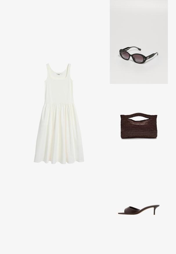 Biała sukienka bez rękawów wykonana z miękkiego, lekkiego materiału. Posiada kwadratowy dekolt i plisowany spód, zapewniający luźny krój.; Brązowe klapki z miękkiego, gładkiego materiału, z otwartą palcą i smukłym, wysokim obcasem. Cechuje je minimalistyczny design i elegancka sylwetka.; Czarne okulary przeciwsłoneczne z gradientowymi ciemnymi soczewkami, owalny kształt, błyszczące wykończenie, z wyraźnym logo z boku i srebrnymi akcentami.; Torebka z brązowej, plecionej skóry z zaokrąglonym uchwytem u góry i otwartą sylwetką, charakteryzująca się teksturowaną powierzchnią oraz eleganckim, minimalistycznym designem.
