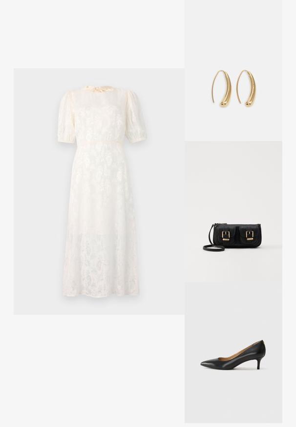 Balta, gėlių raštų suknelė, pagaminta iš lengvos medžiagos, su trumpomis pūstomis rankovėmis ir užrišamu kaklu, turinti laisvą, iki kelių siekiančią siluetą.; Juodos odinės aukštakulnės bateliai su smailiu nosiu, žemu kulnu ir lygiu paviršiumi. Priekyje yra nedidelis atvirumas, o gale minimalus apdaila.; Juodas odinis per petį nešiojamas krepšys su dviem priekiniais kišenėmis, auksiniais sagtimis, užtrauktuko uždarymu ir siauromis petnešomis. Textūruota paviršius ir kompaktiškas stačiakampis formatas.; Auksinės metalinės auskarų kabės su lenktą, pailgą forma. Turi lygų, blizgantį paviršių ir užapvalintą galiuką papildomam akcentui.