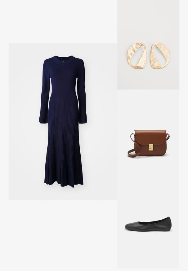 rag & bone AUSTEN DRESS - Maxi-jurk - navy; Zwarte leren ballerina met een ronde neus, gladde textuur, minimale stikdetails en een flexibele zoolontwerp.; Bruine leren handtas met een klep sluiting, gouden hardware, een schouderband en een gladde textuur. Compact rechthoekige vorm.; Een paar onregelmatig ovale, gouden metalen oorbellen met een gestructureerd, lichtgehamerd oppervlak op een witte achtergrond.