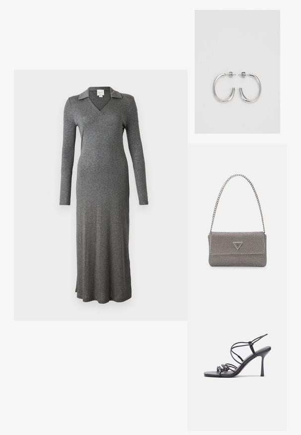 Szürke, hosszú ujjú ruha puha anyagból, galléros nyakkivágással és légies fazonnal, az alján oldalt hasítékkal.; Fekete magas sarkú szandálok vékony pántokkal, csomózott mintával, sima négyzetes orral és karcsú stiletto sarkal rendelkeznek.; Világosszürke fémes kézitáska lánc pánttal, kis kör alakú fém kifinomult díszítéssel és háromszög alakú márkagéppel.; Ezüst karika fülbevalók sima, fényes felülettel. Lekerekített forma, könnyű kialakítással, tűs zárómechanizmussal.