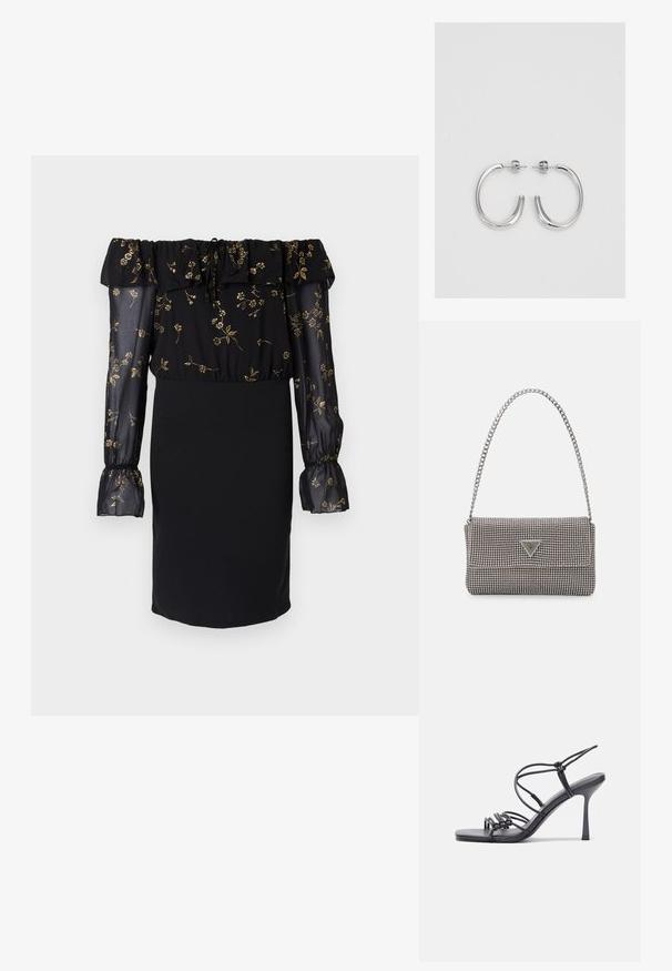 Čierne šaty s dizajnom bez ramienok, priesvitnými rukávmi s kvetinovým vzorom a priliehavou sukňou. Ozdobené volánovými detailmi.; Čierne sandále na vysokom podpätku majú tenké remienky s uzlovým dizajnom, hladký štvorcový špičku a elegantný stiletto podpätok.; Svetlošedá metalická kabelka s reťazovým popruhom, ozdobená malými kruhovými kovovými štítkami a trojuholníkovým logom značky.; Strieborné kruhové náušnice s hladkým a lesklým povrchom. Okrúhly tvar, ľahký dizajn, s uzáverom na kolík.