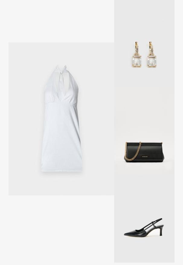 Balta halter tipo pala su gilia V formos iškirpte, susikaupimo detalės po krūtine ir reguliuojama virvutė kaklui. Lygi tekstūra, minimalistinis dizainas.; Juodai lakuoti slingback aukštakulniai su smailiu nosiu, su tekstūruotu gyvatės raštu, reguliuojama juosta ir trumpu, tekstūruotu blokiniu kulnu.; Juodas odinis delninukas su auksine grandine, turintis lygų paviršių, stačiakampį išmatavimą ir įspaustą prekės ženklą priekyje.; Auksinės spalvos auskarai, kuriuose yra stačiakampis, skaidrus kristalas, kabantis po eile mažų, apvalių skaidrių akcentų. Šiuolaikiškas, modernus dizainas.