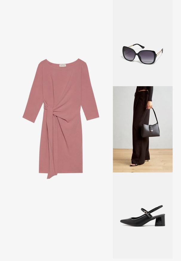 Ružičasta haljina do koljena s tričetvrtinim rukavima, čvorastim detaljem u struku i mekanim, teksturiranim materijalom. Okrugli izrez, jednostavan dizajn.; Crne lakirane slingback visoke potpetice s šiljastim vrhom, zaobljenim izrezom i blok potpeticom. Sadrži akcent zlatnog tona s kopčom.; Crne prevelike sunčane naočale s gradijentnim lećama, debelim okvirom i zlatnim lancem kao detaljem na krakovima.; Crna torba s oblikom koji sadrži strukturu, glađu teksturu i metalnu kopču. Uparena s širokim crnim hlačama i sandalama na otvorenom s drvenog poda.