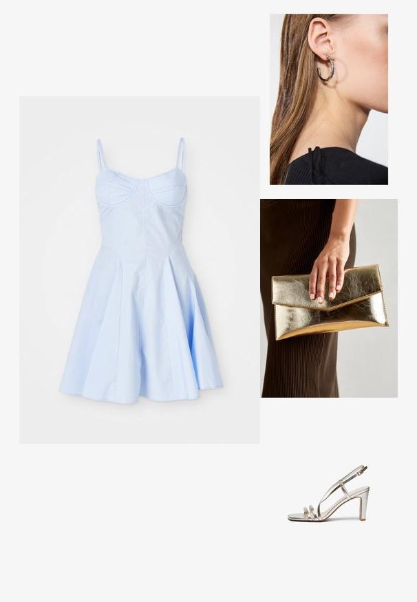 Šviesiai mėlyna suknelė su prigludusia korsetu, reguliuojamomis špagatinėmis petnešomis ir plačia, klostuota sijonine dalimi, turinčia lygų paviršių.; Metallic sidabriniai aukštakulniai sandalai su atvira nosimi, turintys tris plonas dirželius per pėdą ir kulkšnies dirželį su sagtimi.; Auksinės metalinės rankinės su lygiu paviršiumi, kuri turi trikampio formos užsegimą. Ranką laikančioji turi tvarkingai prižiūrėtus nagus.; Sidabrinė lankinė auskarai su poliruotu paviršiumi, turintys mažus auksinius akcentus ir apvalią formą, dėvimi ant ausies kaušelio.