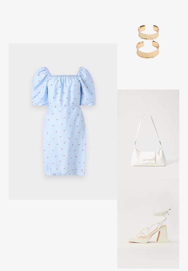 Blå klänning med puffärmar, fyrkantig halsringning och blommönster av små röda blommor på ett texturerat tyg. Tight vid midjan.; Vit högklackad sandal med en kraftig klack, med ett remdesign och ankelband. Slät textur med en plattform framtill för ökad höjd.; Vit syntetisk handväska med triangulär form, platt framklaff och rosettdetalj, justerbar rem, slät textur och minimalistisk design.; Guldtonade metallarmband med en hammarslagen yta, med en öppen design och släta kanter. Två storlekar visas: en bredare och en smalare.