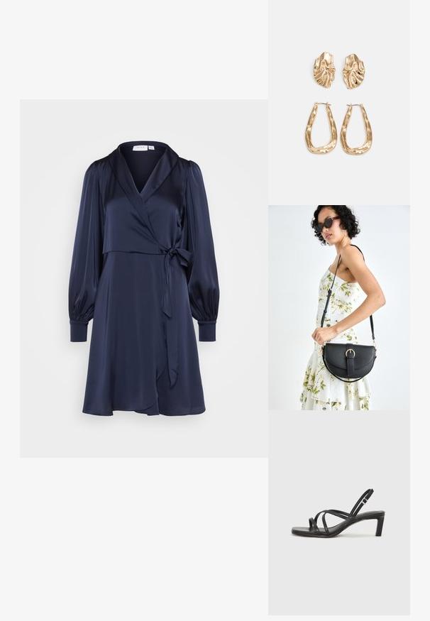 Námornícky obálkový šaty vyrobené z hladkého saténu s v-výstrihom, dlhými puff rukávmi a viazacím pásom na úpravu. Krátka dĺžka s plynulou siluetou.; Čierne sandále na vysokom podpätku so štvorcovou špičkou a nízkym blokovým podpätkom. Obsahujú viacero tenkých popruhov a nastaviteľný členkový popruh. Vyrobené z hladkej kože.; Čierna kožená kabelka s zaobleným tvarom, odnímateľným popruhom a zlatými doplnkami. Kabelka má klopu s detailom s prackou.; Náušnice v zlatej farbe s textúrovanými, vlnitými tvarmi. Obsahujú sochárske klipsové náušnice a otvorený tvar krúžku s kladivkovým povrchom.