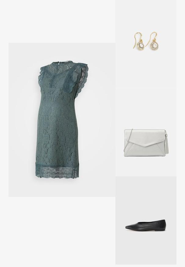 Teal värvi pitskleit, millel on lainelised varrukad, lillemustrid ja keha lähedane siluett. Täiendavad detailid hõlmavad kõrget kaelanõlva ja pitskarmi allääres.; Musthave mustris balletkingad, terav nina, minimaliseeritud disain, sile pind, madal konts, ilma nähtava riistvara või kaunistusteta.; Hõbe sünteetilisest nahast kott ümbriku stiilis, ketirihmaga ja ühe külje külge kinnitatud lilledega, millel on nurkse seamise detailid.; Kuldtooni kõrvarõngad ovalikujuliste selgete kristallidega, mille ümber on väiksemad selged kivid, ja kaarvormiga disain, et tagada kindel kandmine.