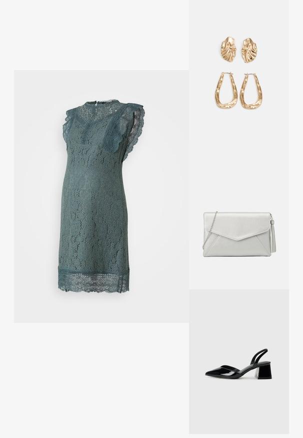 Vestido de renda em teal, com mangas em forma de onda, padrões florais e uma silhueta ajustada. Os detalhes incluem um decote alto e acabamento em renda na bainha.; Sandy em verniz preto com salto slingback, ponta afilada e salto geométrico. Apresenta um design elegante e minimalista com textura suave.; Clutch bag de pele sintética prateada com um design em envelope, alça de corrente e um detalhe de pompom de um lado, apresentando costuras angulares.; Brincos em tom de ouro com formas onduladas e texturizadas. Inclui studs escultóricos com presilha e um design de argola aberta com um acabamento martelado.