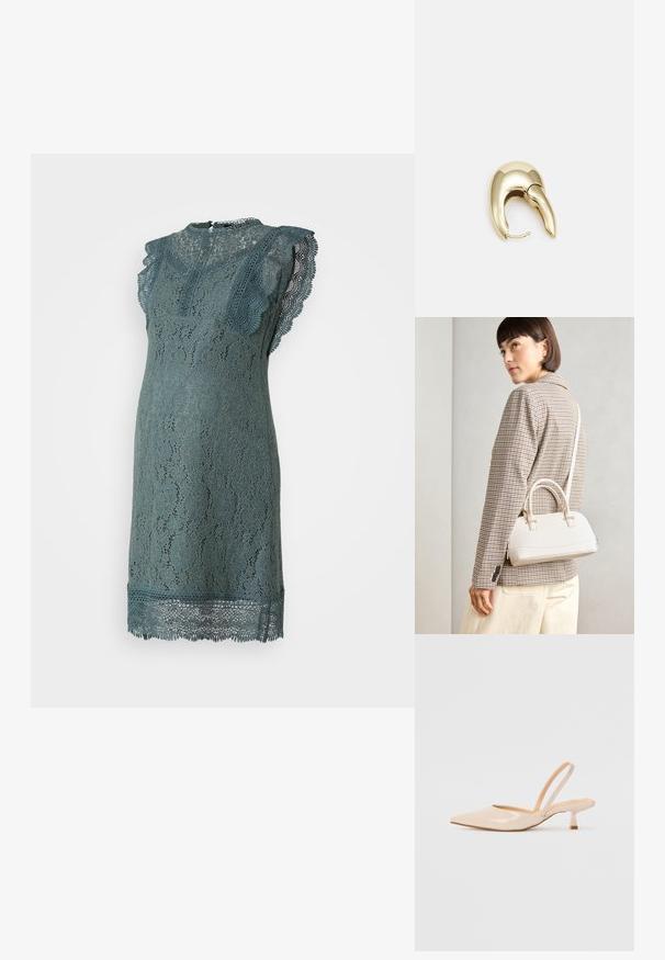 Čipkasta haljina u tirkiznoj boji, s valovitim rukavima, cvjetnim uzorcima i uskim krojem. Detalji uključuju visoki ovratnik i čipkast rub na donjem dijelu.; Bež sandale od lakirane kože s uskim vrhom i tankim, kvadratnim potpeticom. Glatka tekstura i minimalistički dizajn bez ukrasnih detalja.; Bijela strukturna torba s kratkim ručkama i remenom za rame, s zlatnim metalnim detaljima i teksturiranim materijalom, prikazana na sivoj pozadini.; Zlatne metalne naušnice s elegantnim, zakrivljenim dizajnom. Imaju karakterističan šiljast oblik, poliranu površinu i zatvaranje na šarku.