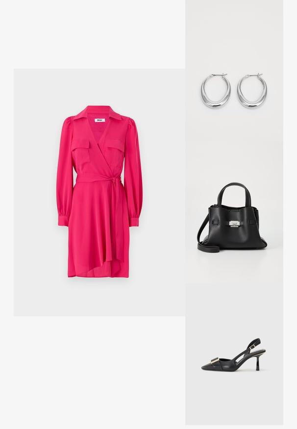 Růžové zavinovací šaty s dlouhými rukávy, dvěma náprsními kapsami a páskem na zavazování. Vyrobené z hladkého materiálu s výstřihem do V a splývavou sukní.; Černá kožená slingback obuv s špičatou špičkou, štíhlým podpatkem a akcenty zlaté barvy na vředu. Hladká textura a strukturovaný design.; Černá kožená kabelka s texturovaným povrchem, vybavená dvěma horními uchy, odnímatelným ramenním popruhem a stříbrným detailem s uzávěrem.; Pár leštěných stříbrných půlměsíčních náušnic s kloubovými sponami na bílém pozadí.
