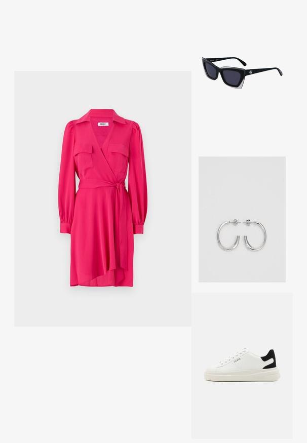 Roza obleka s dolgimi rokavi, dvema žepoma na prsih in pasom z obročem. Narejena iz gladkega materiala, z V-izrezom in tokovo krilo.; Bele usnjene športne copate z debelim belim podplatom, črnimi semišnimi detajli na peti in utisnjenim logotipom na strani. Zavezovanje s šestimi luknjicami.; Črne prevelike sončne očala geometrijske oblike, z temnimi lečami in kontrastno sivo podrobnostjo na okvirju. Logo na ročaju.; Srebrne obročaste uhane z gladko, sijočo površino. Zaobljena oblika, lahka zasnova, z zapiranjem na zatič.