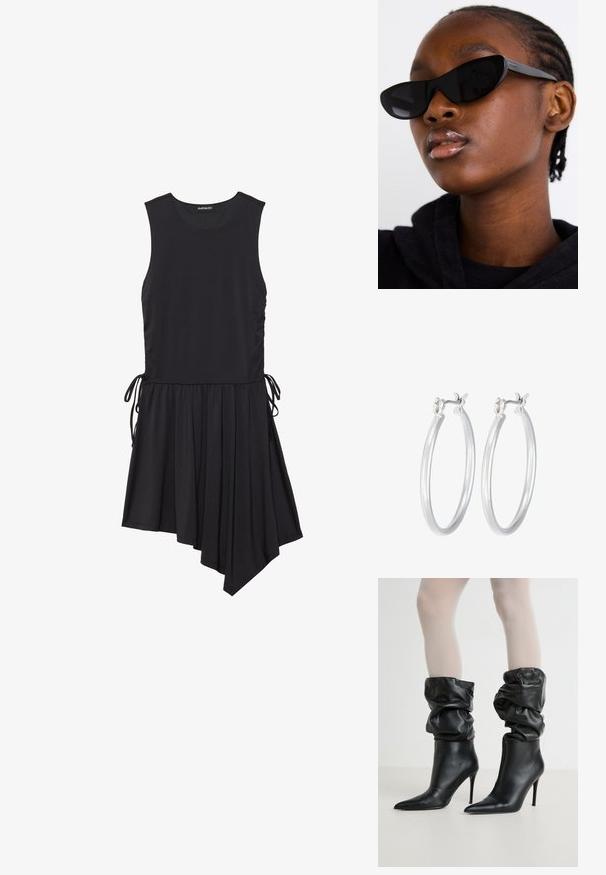 Schwarzes ärmelloses Kleid aus weichem Stoff; mit einem gerafften, asymmetrischen Saum und seitlichen Bändern für eine verstellbare Passform.; Schwarze Leder-Ankle-Boots mit einem lässigen Design, spitzem Zehenbereich und hohem Stiletto-Absatz, die einen weichen, strukturierten Abschluss am Schaft haben.; Schwarze Cat-Eye-Sonnenbrillen mit matter Oberfläche, die sich durch ein elegantes Design und sanft geschwungene Kanten auszeichnen, vor einem Modell in dunkler Kleidung.; Silberne Creolen mit einer glatten, polierten Oberfläche. Runder Form und sicherem Klickverschluss. Leichtes Design, geeignet für den täglichen Gebrauch.