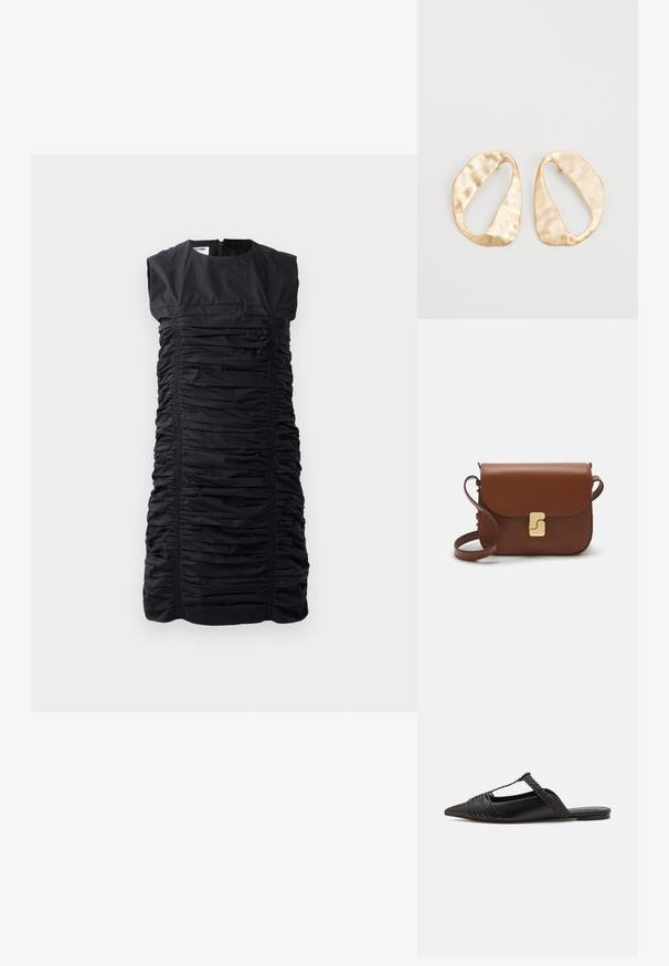 Juoda be rankovių suknelė su susiraukšlėjimu, vertikaliu raukinimu ir aukštu kaklu. Uždarymas užtrauktuku gale. Elegantiška, pritaikyta siluetas.; Juodos odinės slingback bateliai su smailiu pirštu, turintys audinį akcentą ir raukšlėtą viršutinį dizainą. Lygus padas su minimaliais aksesuarais.; Ruda odinė rankinė su uždaromu dangteliu, aukso spalvos detalėmis, petneša ir lygiu paviršiumi. Kompaktiška stačiakampio formos.; Nedidelis nereguliarus ovalo formos aukso tono metalinių auskarų pora su tekstūruota, šiek tiek kalta paviršiumi ant balto fono.