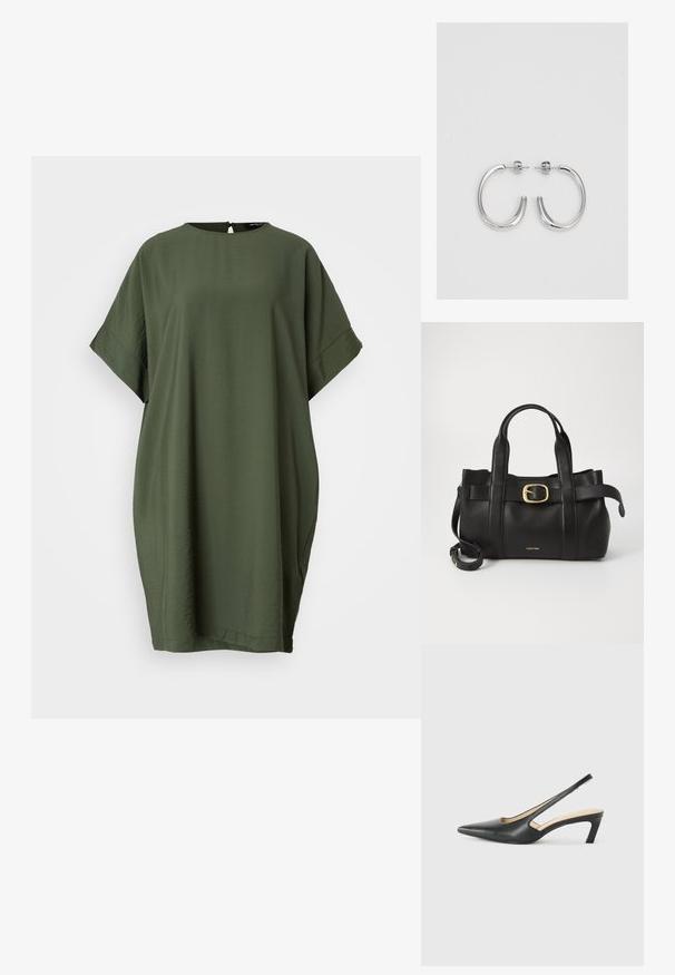 Bruuns Bazaar CRESS GIGI DRESS - Nappali ruha - deep depths; Fekete, hegyes orrú, slingback cipő alacsony sarkával, sima bőrből készült, oldalt kivágott deisgnal a légáteresztőképesség érdekében.; Fekete bőr kézitáska, amely strukturált kialakítással rendelkezik, dupla felső fogantyúval, arany tónusú csattal és a márka dombornyomott logójával az elején.; Ezüst karika fülbevalók sima, fényes felülettel. Lekerekített forma, könnyű kialakítással, tűs zárómechanizmussal.