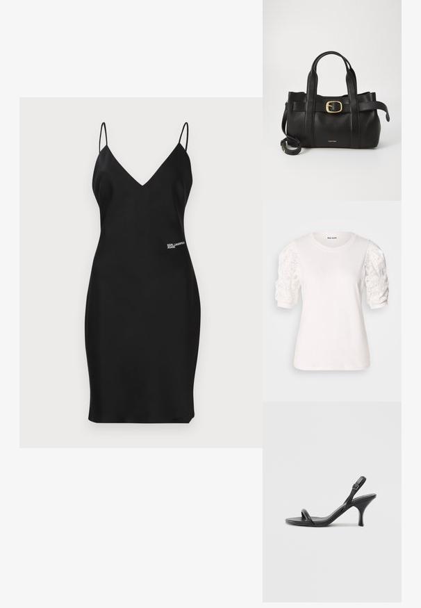 Svart glippekjole med V-hals, tynne stropper og en jevn tekstur. Har logo i hvitt på den nedre siden. Enkel, tettsittende design.; Hvit t-skjorte med korte, puffede ermer laget av blonder. Rund halsutskjæring, myk tekstur og en litt løs passform. Merket synlig på innsiden.; Sorte skinnhøye hæler med en slank, buet hæl og et kryssrem-design. Justerbar ankelrem. Glatt tekstur.; Svart lærveske med en strukturert design, doble topphåndtak, gullfarget spenneakent og preget merke-logo foran.