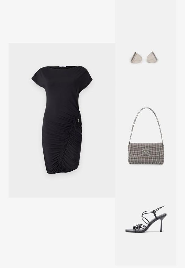 Černé šaty s krátkými rukávy, přiléhavým střihem, na boku se sklady a hladkým, elastickým materiálem. Podtrženy nenápadným kováním.; Černé high-heeled sandály mají tenké pásky s uzlovým designem, hladký čtvercový špičku a elegantní jehlový podpatek.; Světle šedá kovová kabelka s řetízkem, zdobená malými kulatými kovovými cvočky a trojúhelníkovým logem značky.; Stříbrné kovové náušnice s hladkým tvarem slzy a lesklým povrchem. Jemné rytiny přidávají detail. Minimalistický design.