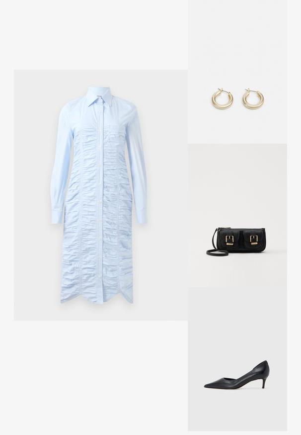 Šviesiai mėlyna marškinių suknelė, pagaminta iš lygios medžiagos, su vertikaliu raukimu, mygtukų uždarymu, ilgomis rankovėmis ir kreipta apatine dalimi.; Juodi odiniai aukštakulniai su smailiu priekeliu ir žemu kulnu. Turi lygią tekstūrą ir subtilų blizgesį. Priekyje yra atvira anga, suteikianti papildomo detalių.; Juodas odinis per petį nešiojamas krepšys su dviem priekiniais kišenėmis, auksiniais sagtimis, užtrauktuko uždarymu ir siauromis petnešomis. Textūruota paviršius ir kompaktiškas stačiakampis formatas.; Lauren Ralph Lauren BASIC SMALL HOOP - Auskarai - gold-coloured